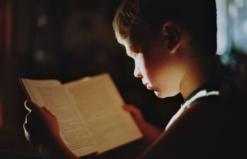 Metodi Divertenti per Imparare a Leggere: Guida Completa per Genitori e Educatori