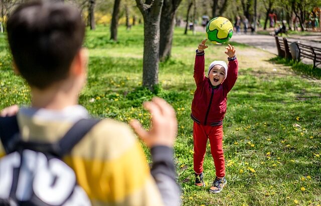 Attività ricreative per bambini: 15 idee divertenti ed educative da fare in casa