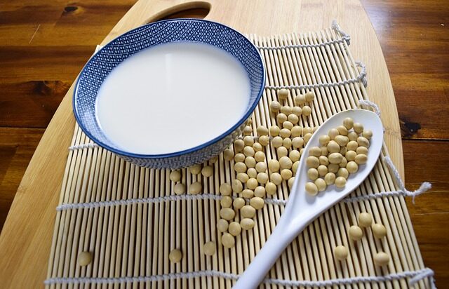 10 Benefici del Latte di Soia per la Salute: Guida Completa 10 Benefici del Latte di Soia per la Salute: Guida Completa