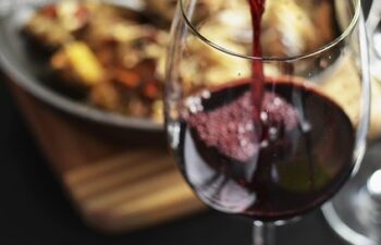 Come Diventare Sommelier: Guida Completa al Percorso Professionale