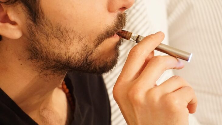 Sigarette elettroniche online: come orientarsi tra modelli, normative e falsi miti