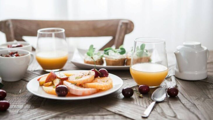 Colazione e dimagrimento: cosa mangiare davvero al mattino (e cosa il marketing non ti ha mai detto)